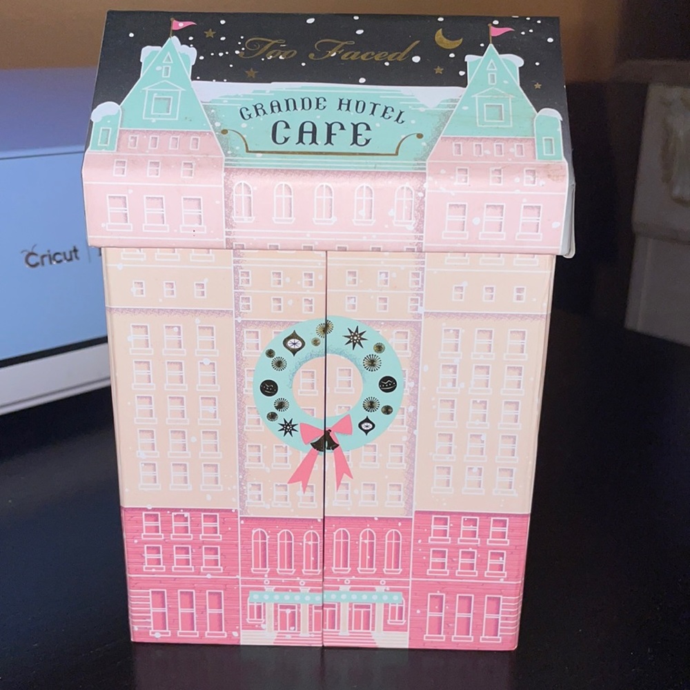 Too faced grande hotel cafe